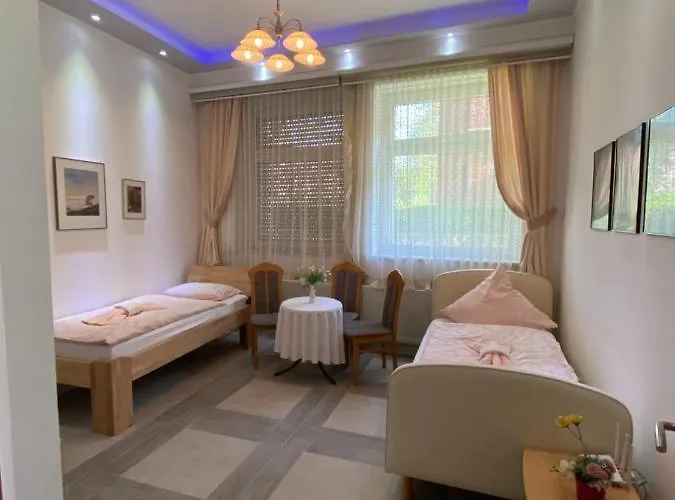 Am Floez 招待所 2*