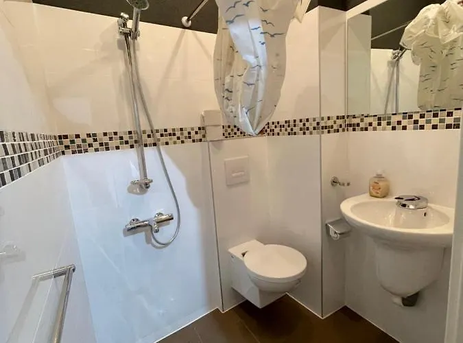 Am Floez 招待所 2*